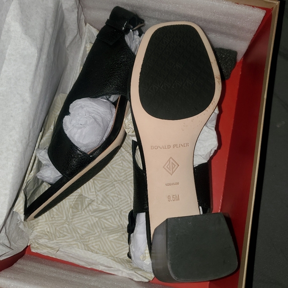 Womans dress shoe size 9 1/2 brand new in box - Picture 2 of 3